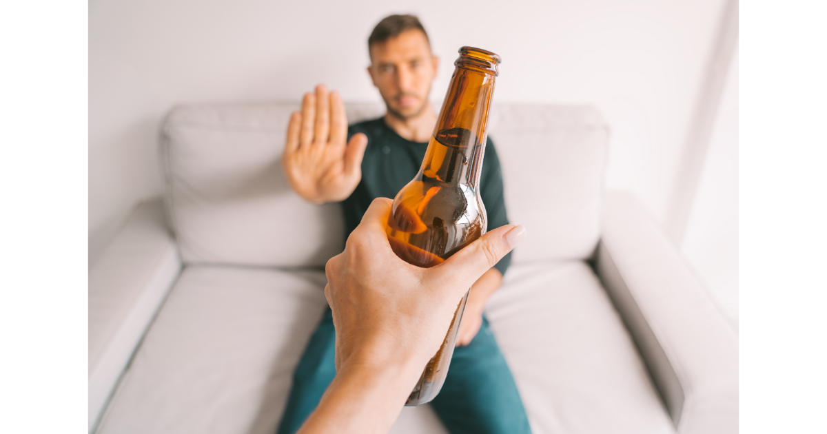 アルコールを拒絶する男性の画像